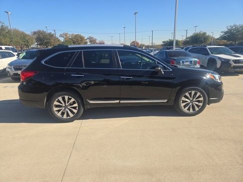 Used 2017 Subaru Outback 2.5i Touring image 2