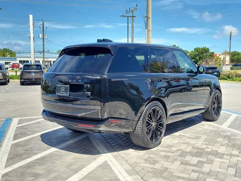 Certified 2025 Land Rover Range Rover SE AWD/4WD image 5
