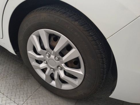 Used 2020 Hyundai Elantra SE image 31