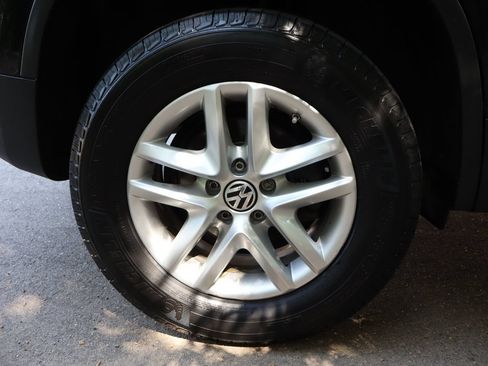 Used 2011 Volkswagen Tiguan S AWD/4WD image 40