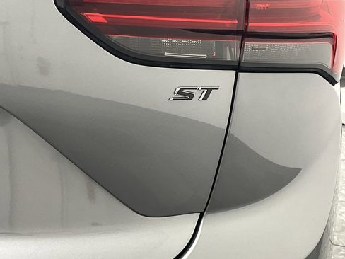 Certified 2023 Buick Envision Preferred w/ Sport Touring Package image 32