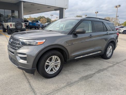 Used 2023 Ford Explorer XLT w/ Equipment Group 202A image 8