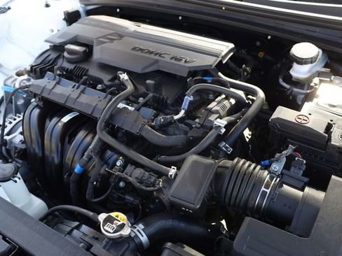 Used 2025 Hyundai Elantra Limited w/ Cargo Package image 9