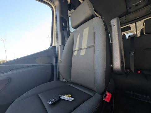 Used 2024 Mercedes-Benz Sprinter 2500 image 19