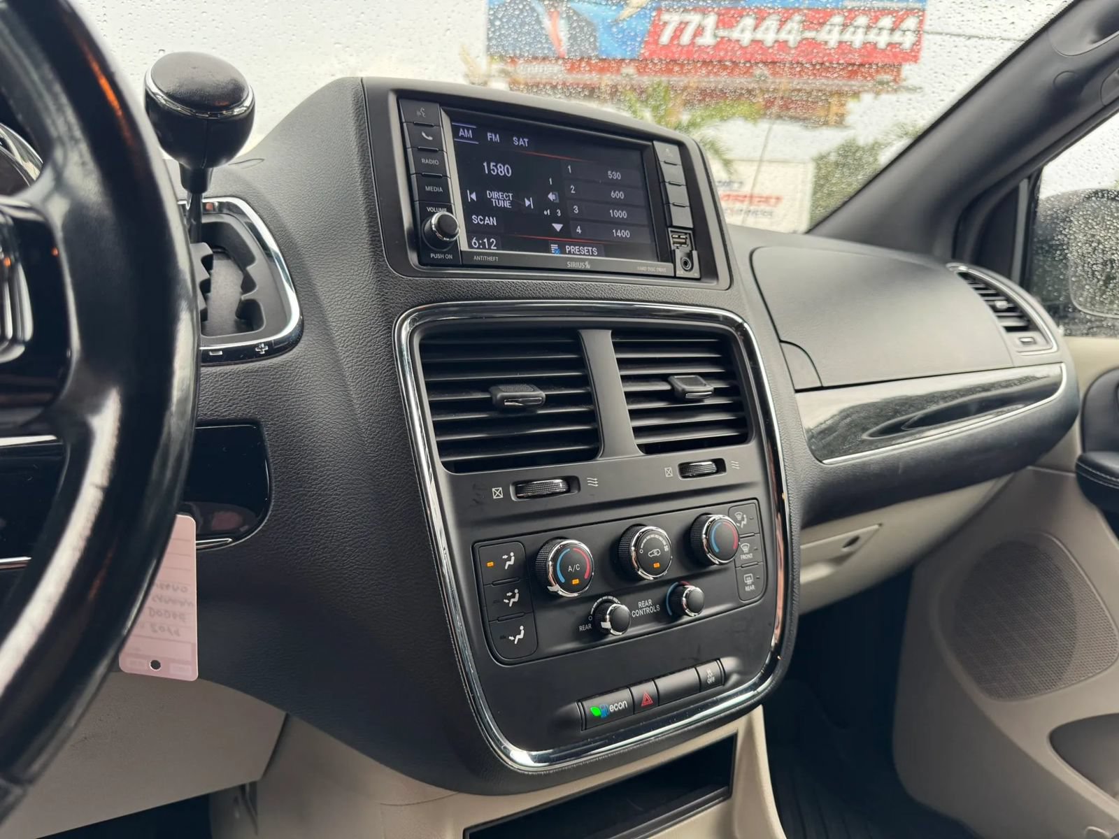 Used 2019 Dodge Grand Caravan SXT FWD image 14