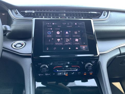 Used 2024 Jeep Grand Cherokee L Laredo image 24