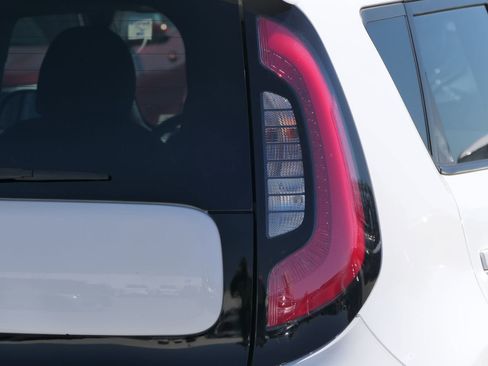 Used 2014 Kia Soul + image 4