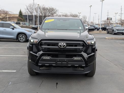Used 2025 Toyota Tacoma SR5 image 2