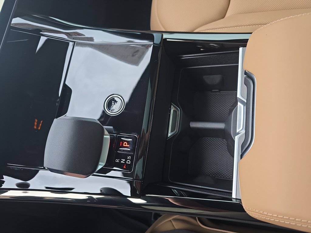 New 2027 Land Rover Range Rover Sport SE AWD/4WD image 18