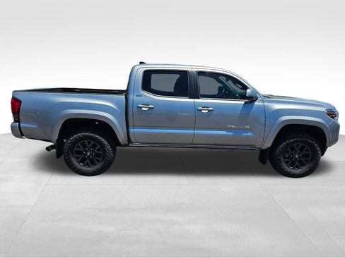 Used 2020 Toyota Tacoma SR5 w/ Technology Package AWD/4WD image 14