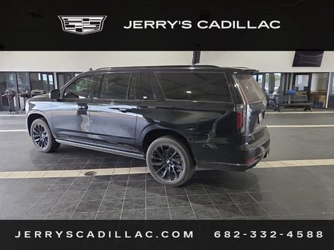 Used 2023 Cadillac Escalade ESV Sport Platinum w/ LPO, ONYX Package image 6