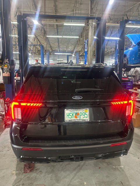Used 2025 Ford Explorer ST-Line RWD image 8
