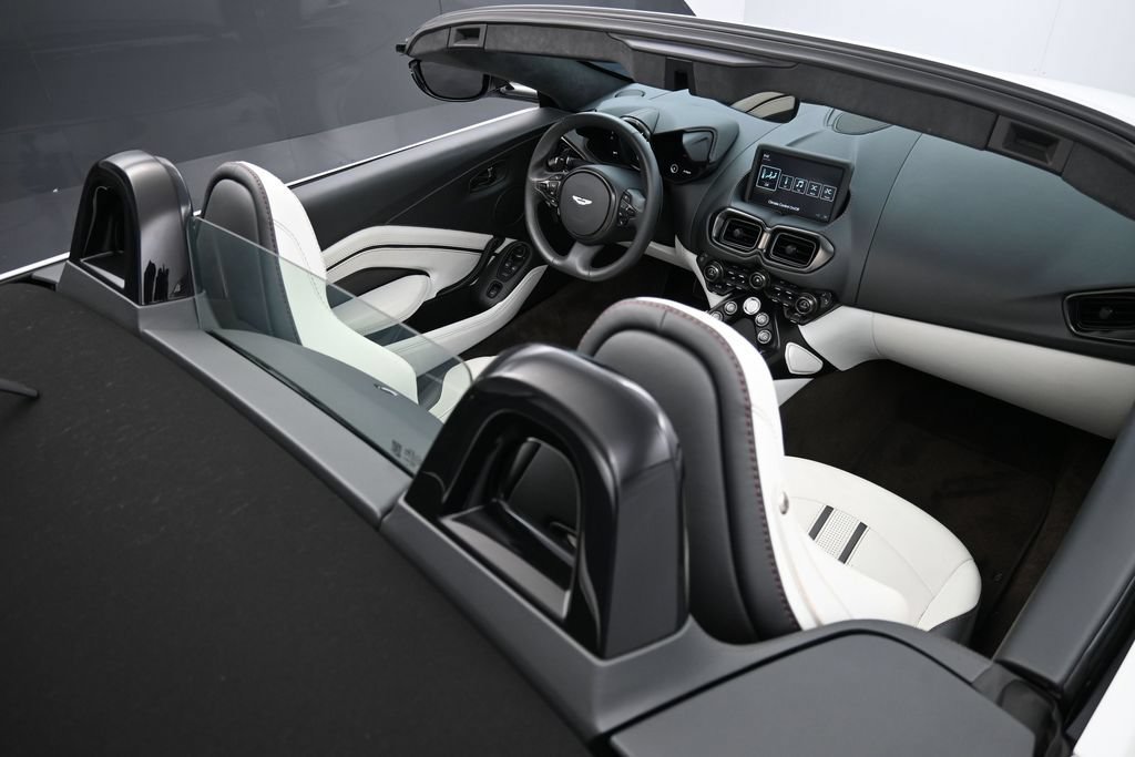 Used 2023 Aston Martin V8 Vantage Roadster RWD image 22