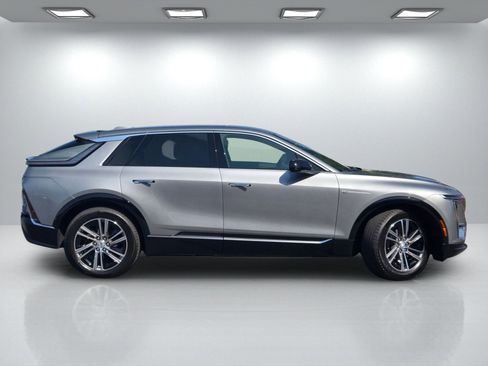 New 2025 Cadillac Lyriq Luxury image 3
