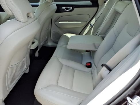 Used 2023 Volvo XC60 B5 Core FWD image 17