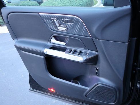 New 2025 Mercedes-Benz GLB 250 4MATIC image 36