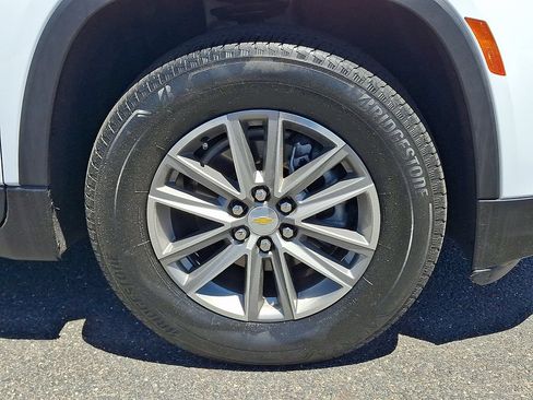Used 2023 Chevrolet Traverse LT FWD image 11