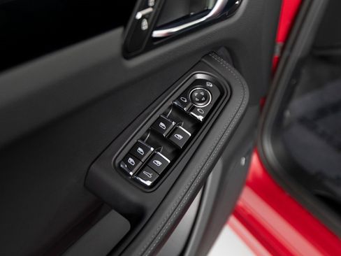 Certified 2025 Porsche Macan Turbo image 21