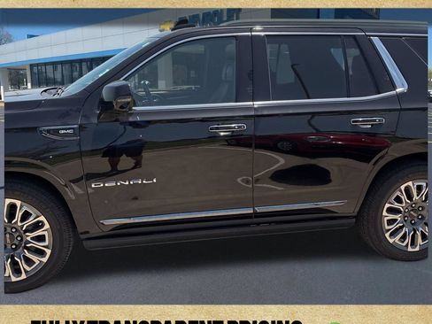 Used 2023 GMC Yukon Denali Ultimate AWD/4WD image 4
