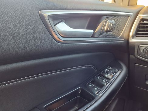 Used 2017 Ford Edge Titanium w/ Equipment Group 302A FWD image 23