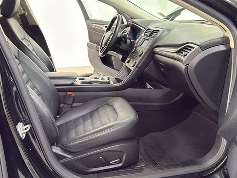 Used 2017 Ford Fusion SE image 18