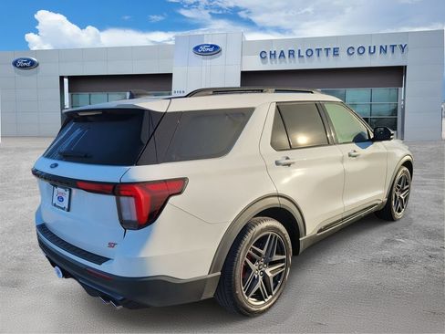 Used 2025 Ford Explorer ST AWD/4WD image 4