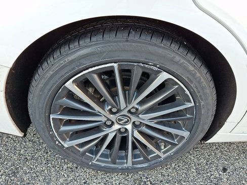 Certified 2023 Lexus ES 350 w/ Premium Package image 5