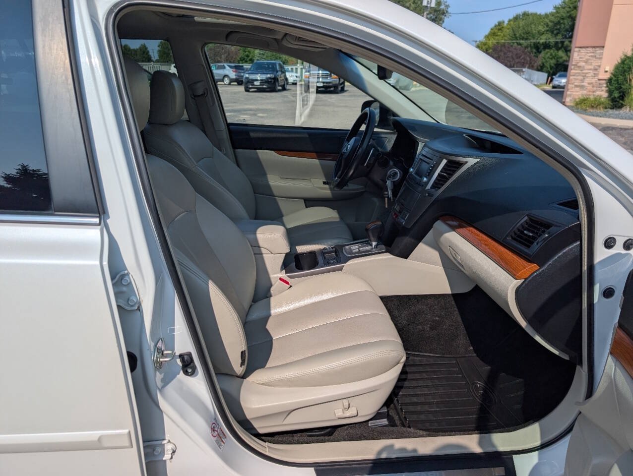 Used 2014 Subaru Outback 2.5i Limited AWD/4WD image 11