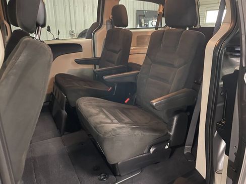 Used 2015 Dodge Grand Caravan SE image 17