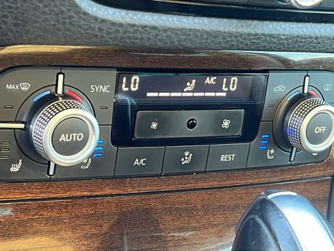 Used 2016 Volkswagen Touareg TDI AWD/4WD image 14