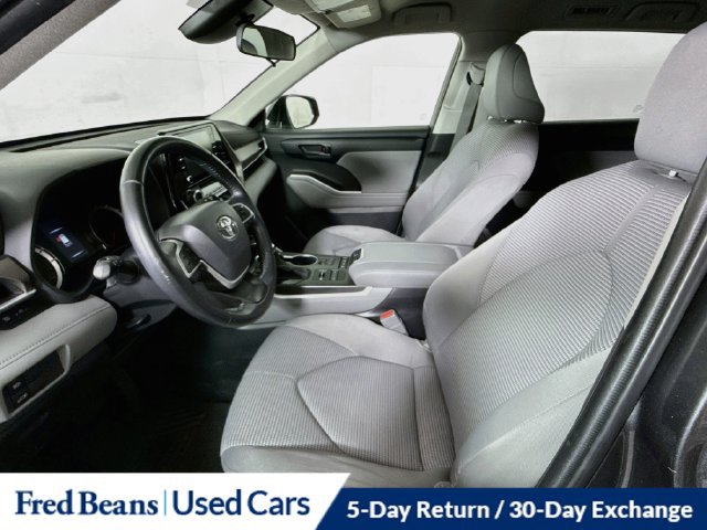 Used 2022 Toyota Highlander LE AWD/4WD image 6