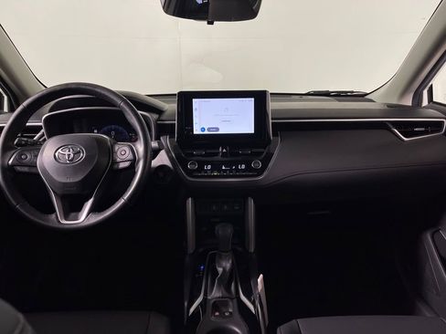 Used 2024 Toyota Corolla Cross XLE w/ Convenience Package image 14