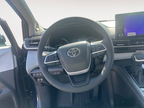 New 2026 Toyota Sienna XLE FWD image 12