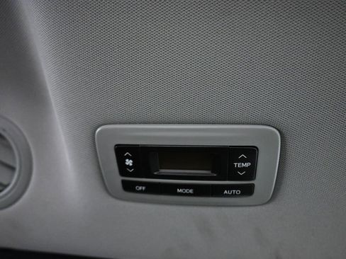 Used 2020 Toyota Sienna SE Premium image 48