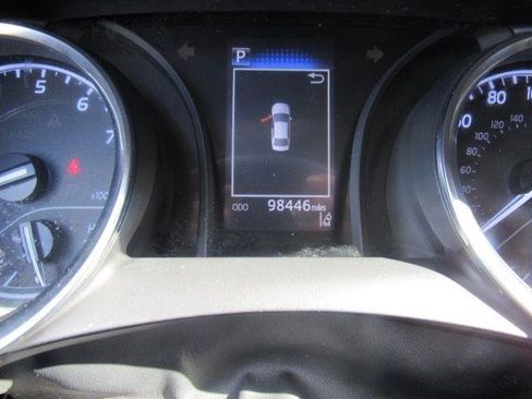 Used 2019 Toyota Camry SE FWD image 18