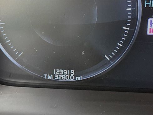 Used 2018 Volvo XC90 T5 Momentum w/ Momentum Plus Package FWD image 15