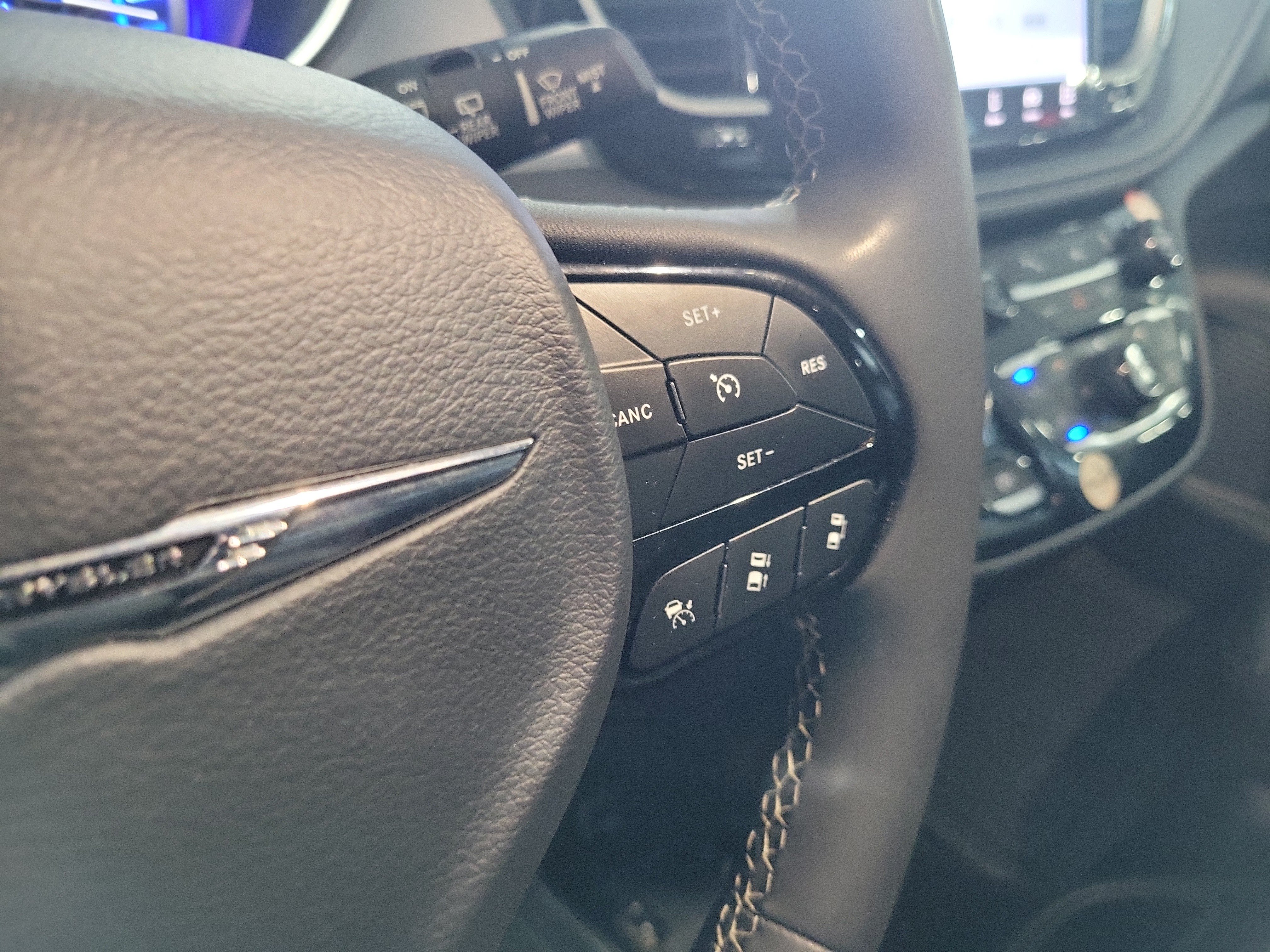 Used 2024 Chrysler Pacifica Limited FWD image 26