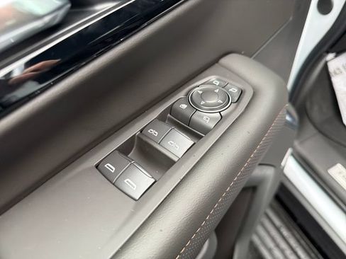 New 2026 Chevrolet Suburban High Country AWD/4WD image 10