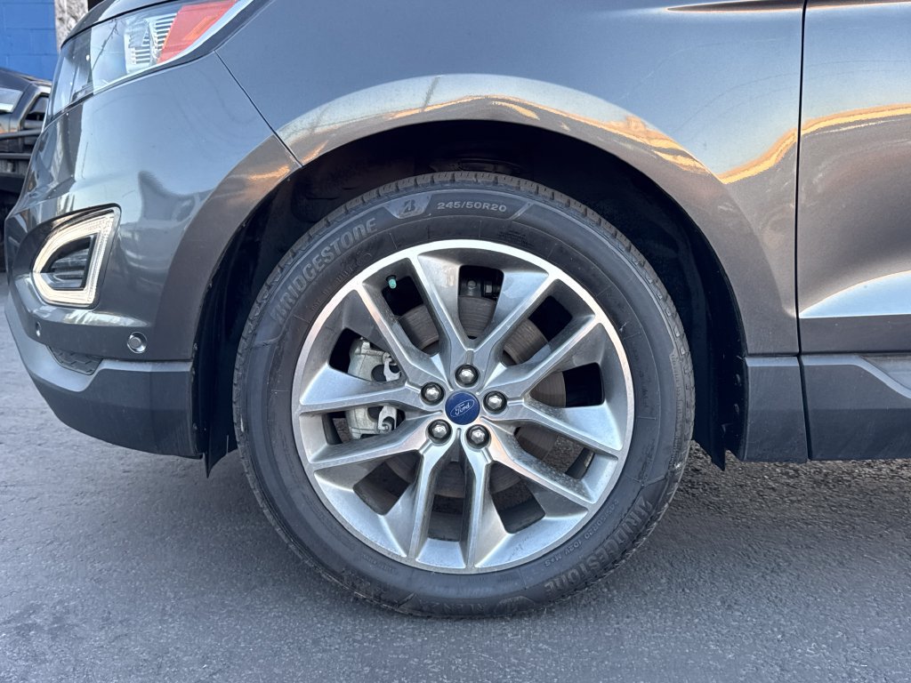Used 2018 Ford Edge Titanium w/ Equipment Group 302A AWD/4WD image 19