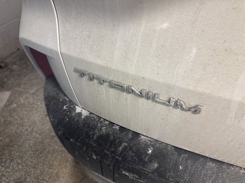 Used 2020 Ford Escape Titanium image 5