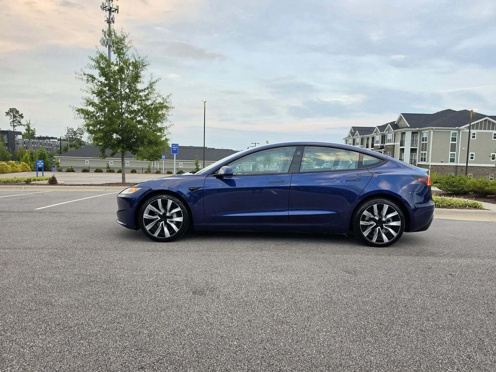 Used 2025 Tesla Model 3 RWD image 6