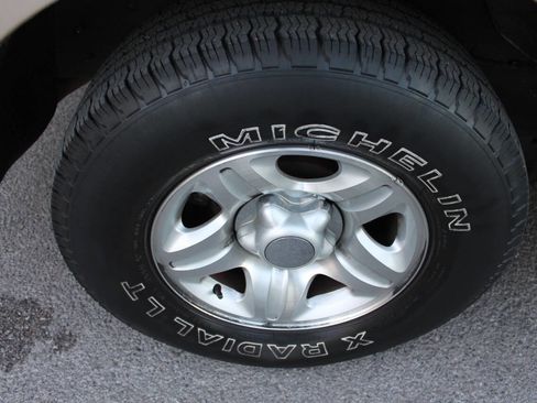 Used 1998 Ford Expedition XLT image 16