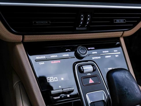 Used 2019 Porsche Cayenne AWD/4WD image 28