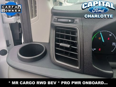 Used 2023 Ford E-Transit Medium Roof image 29