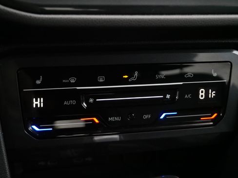 Used 2022 Volkswagen Tiguan SE image 23