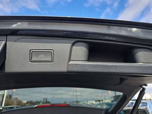 Used 2023 Volkswagen Atlas SEL Premium image 21