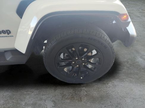 Used 2025 Jeep Wrangler Unlimited Sahara AWD/4WD image 22
