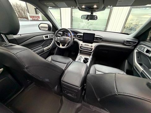 Used 2023 Ford Explorer XLT w/ Equipment Group 202A image 6