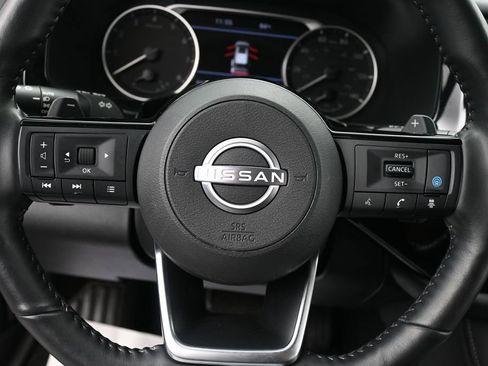 Used 2025 Nissan Pathfinder SL FWD image 13
