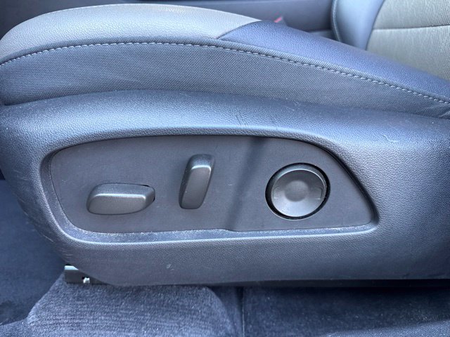 Used 2025 Chevrolet Equinox LT w/ Convenience Package II FWD image 17